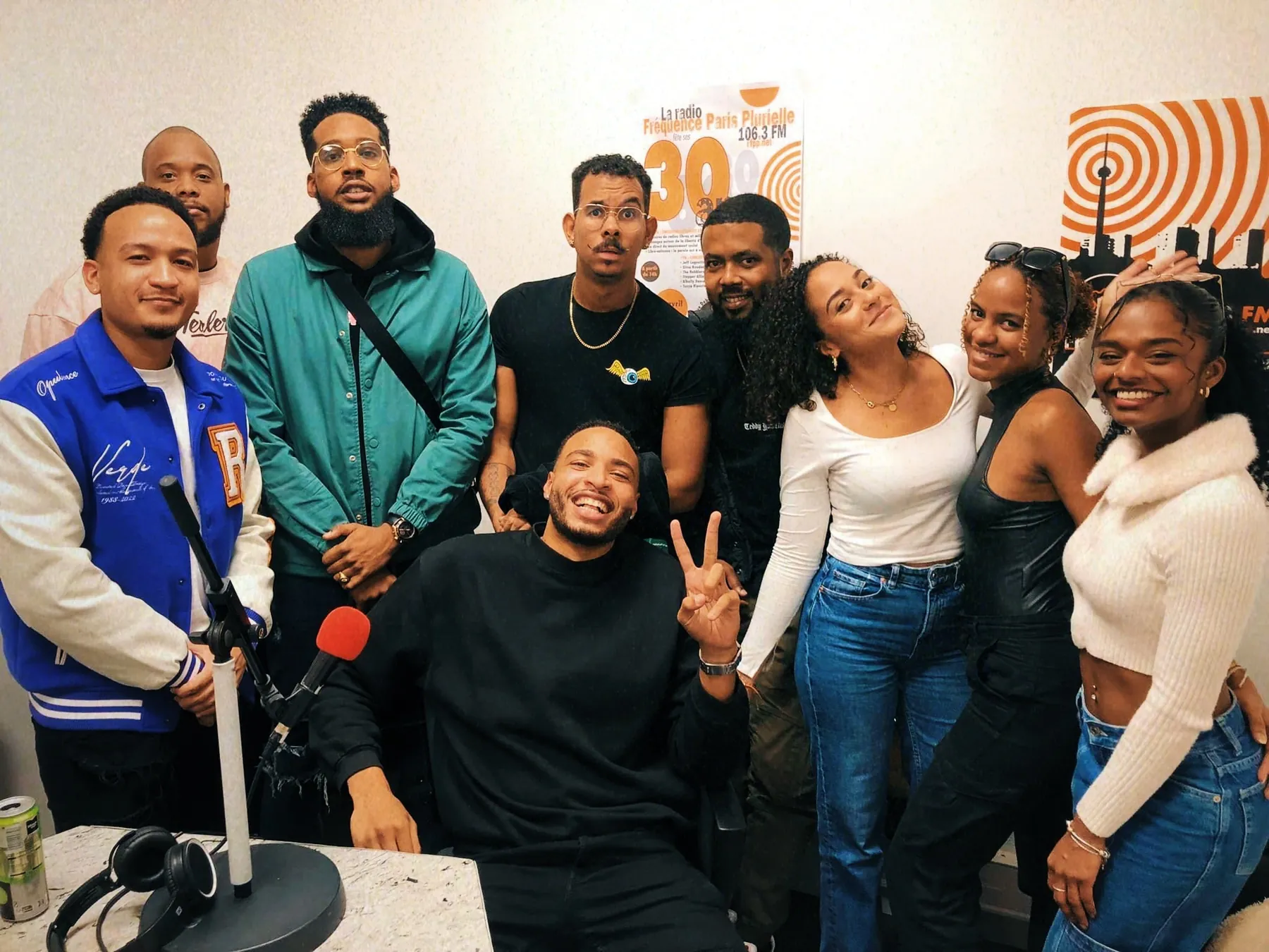 L'équipe Tripin au complet au studio de Fréquence Paris Plurielle